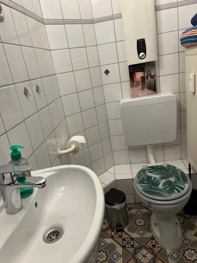 Private Schlafzimmer Mit Wc Dusche Monchengladbach Exterior photo